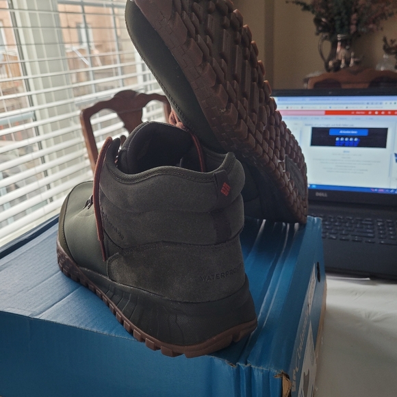 Man's boots Size 15 - Picture 4 of 11